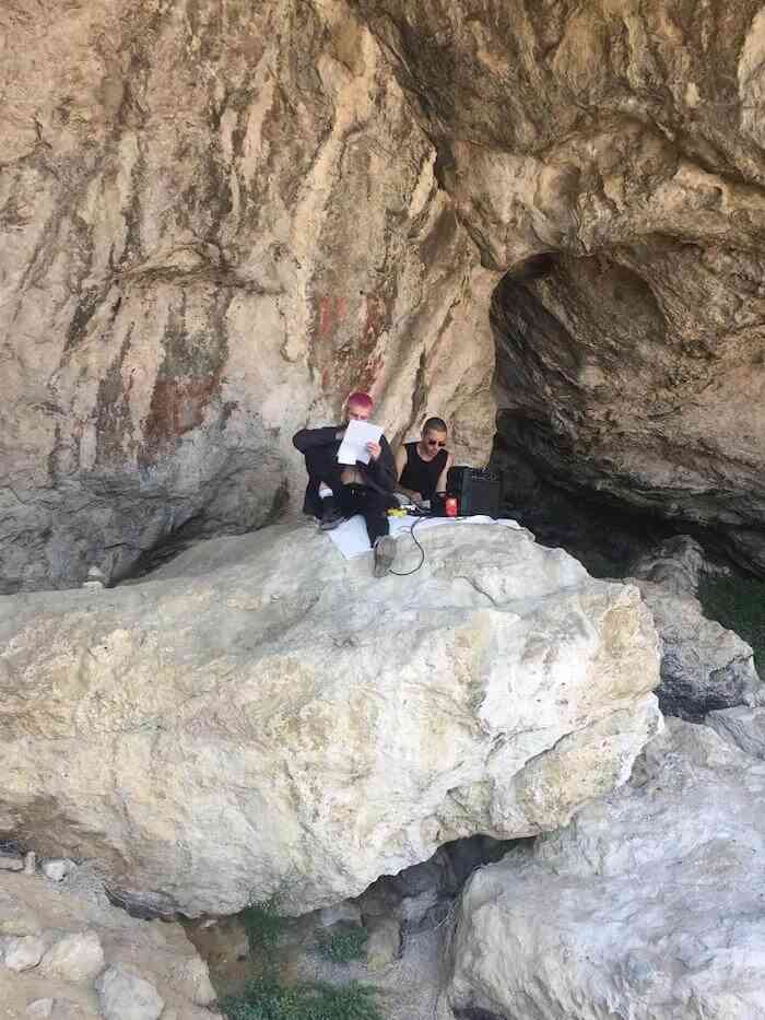 ah_aurelien_potier_et_hugo_mir_valette_organes_calcaire_performance_dans_une_grotte_de_la_cote_bleue_niolon_septembre_2020_dans_