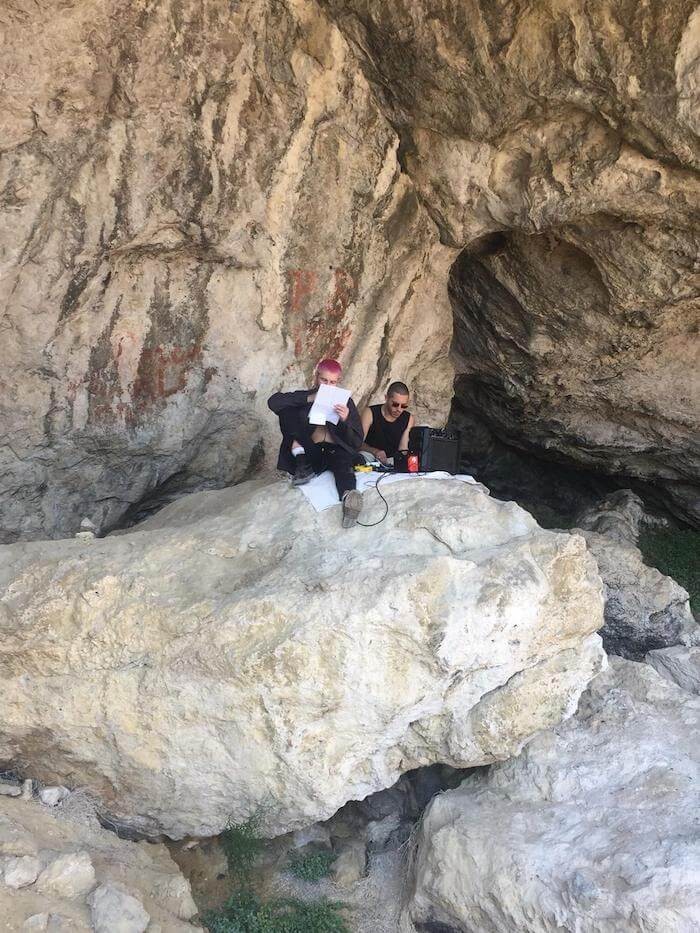 ah_aurelien_potier_et_hugo_mir_valette_organes_calcaire_performance_dans_une_grotte_de_la_cote_bleue_niolon_septembre_2020_dans_