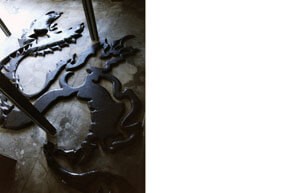 bettina_samson_warten_auf_die_lorelei_waiting_for_the_lorelei_2004_polystyrene_et_bitume_exposition_les_enfants_du_sabbat_5_le_c