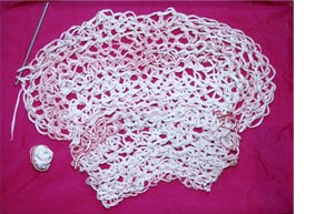 delphine_leulier_boucle_de_main_2001_dentifrice_crochet_tissus_50_x_40_cm