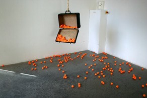 jeremy_laffon_after_school_2009_installation_chewing_gum_et_eau_credit_photo_phoebe_meyer