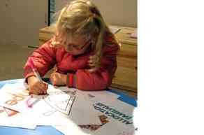 john_deneuve_le_programme_de_pre_integration_par_le_coloriage_2008_installation_1