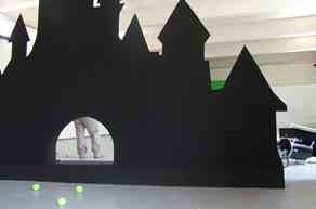 justin_sanchez_sans_titre_bois_lanceur_de_balles_de_tennis_balles_de_tennis_2007_2