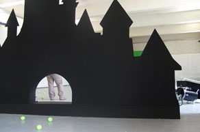 justin_sanchez_sans_titre_bois_lanceur_de_balles_de_tennis_balles_de_tennis_2007_2