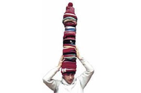 laurent_perbos_le_monde_des_records_1998_performance_record_du_monde_du_plus_grand_nombre_de_bonnets_sur_la_tete_51_bonnets