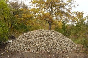 marc_etienne_tout_est_a_faire_2010_manche_a_pelle_tas_de_gravats