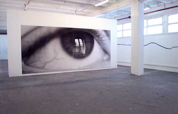 stephanie_majoral_l_oeil_a_la_fenetre_1998_tirage_numerique_nb_colle_exp_throokinglass_triangle_france_2002