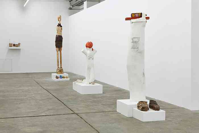 1_victor_yudaev_les_nuages_en_pantalon_installation_vue_d_exposition_noce_friche_la_belle_de_mai_2018