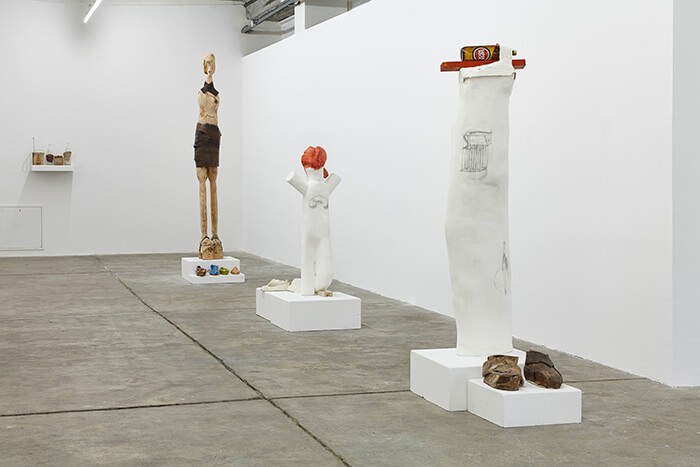 1_victor_yudaev_les_nuages_en_pantalon_installation_vue_d_exposition_noce_friche_la_belle_de_mai_2018