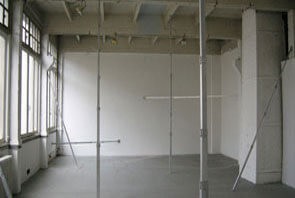 jennifer_caubet_e_a_t_espace_dautonomie_temporaire_2009_kit_sculptural_aluminium_vis_dimensions_variables_kunsthalle_basel