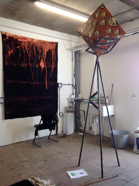 vues_d-ateliers_juin_2014_tissus_tartans_acier_bois_2