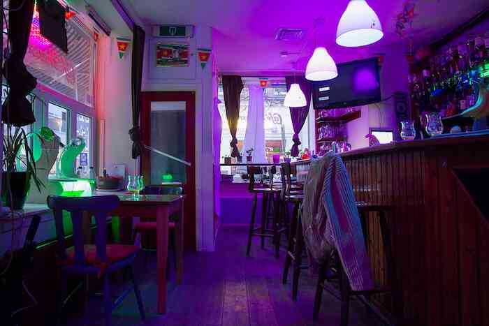 anna_reutinger_to_all_the_men_i_never_loved_performance_installation_cafe_mansro_amsterdam_2016