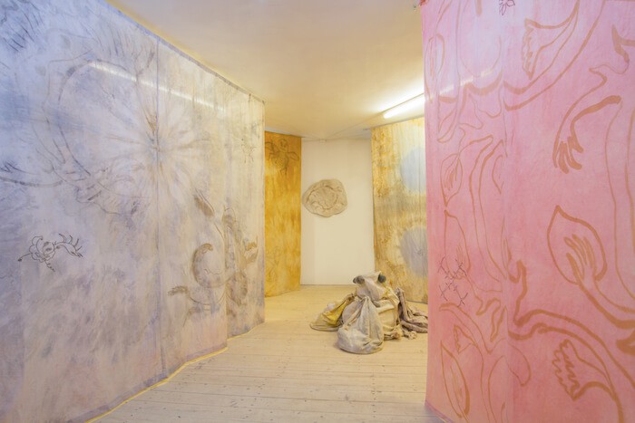 anna_reutinger_stuck_in_the_same_muck_photo_jonas_balsevicius_and_ugnius_gelguda