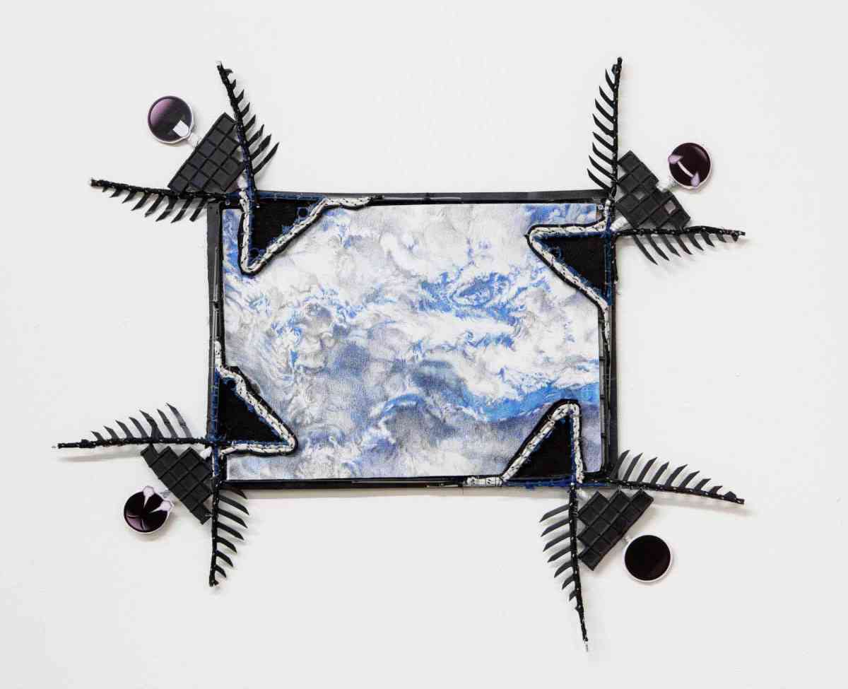 anna_solal_birds_on_sky_dessin_metal_plastique_2017