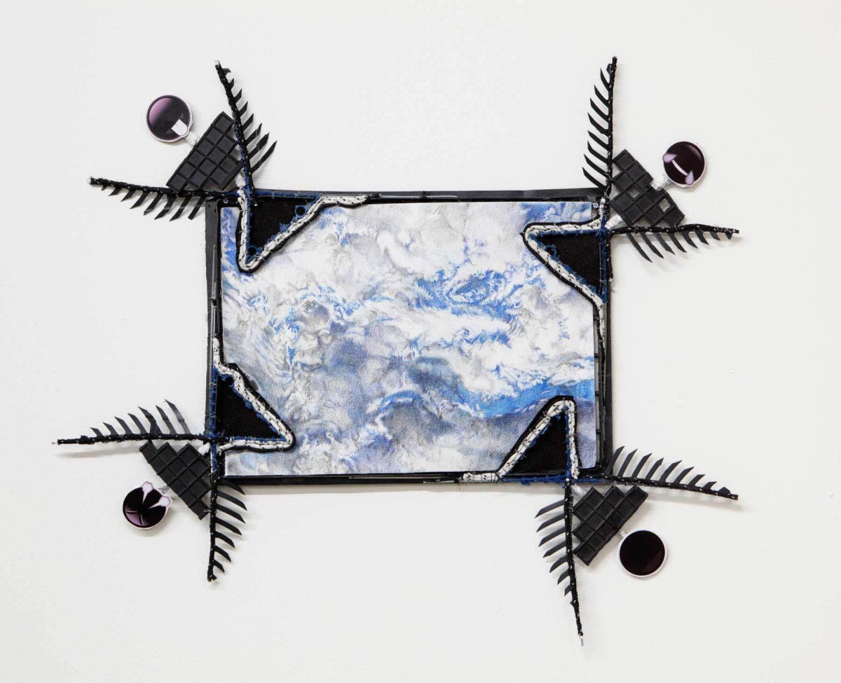 anna_solal_birds_on_sky_dessin_metal_plastique_2017