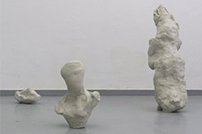 baptiste_croze_elvis_marylin_et_la_sorciere_2016_serie_les_depouilles_ciment_gris_et_blanc_buste_en_platre