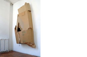 benjamin_hochart_machine_troglodyte_2005_10x220x80_cm_cartons_scotch_agrafes