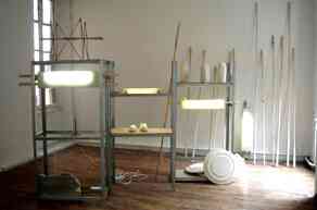 benjamin_hochart_archaeology_2006_dimensions_variables_etageres_aluminium_paraffine_neons_fer_bois_ciment_platre