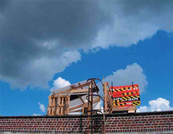 charlotte_cochelin_home_sweet_home_13_projet_de_construction_dans_l_espace_public_materiaux_de_recuperation_15m2_tourcoing_2008