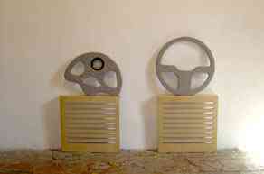 david_blonde_deux_volants_sur_desserte_1_sport_1_berline_2008_bois_ficelle_a_roti_laine