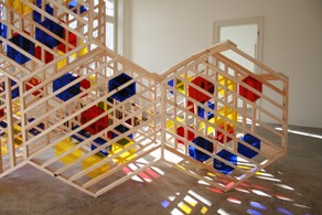 davide_cascio_be_building_2009_bois_plexiglass_215x317x120_cm_courtesy_nicolas_krupp_contemporary_art