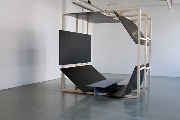 dominique_hurth_drawing_inclusive_picture_of_all_possibilities_mdf_wooden_beams_vue_d_installation_jan_van_eyck_academie_gallery