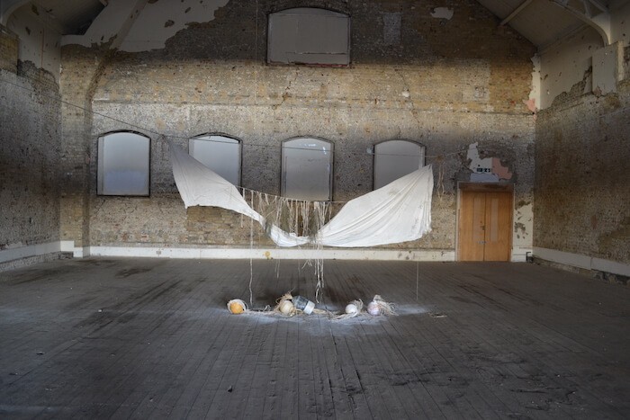 dominique_white_the_flag_of_nowhere_dans_le_cadre_de_la_performance_a_study_in_devotion_pour_nataal_2017