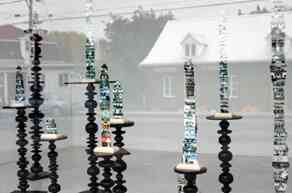 elvire_bonduelle_halteres_2008_bois_tourne_laque_dimensions_variables