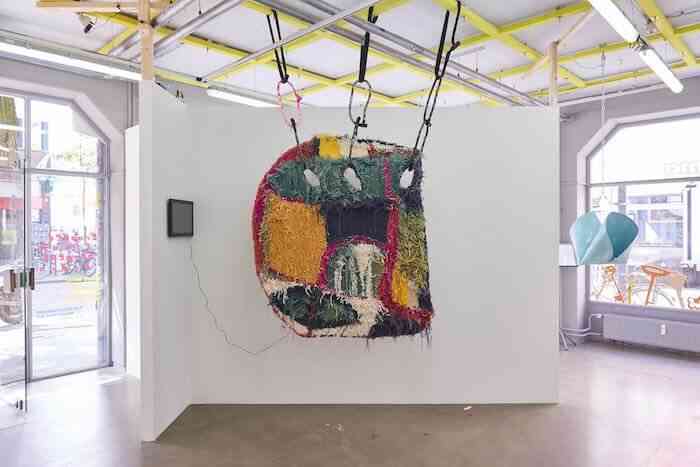 eothen_stearn_neighbourhood_tapis_tufte_chaines_de_velo_ecran_dimensions_variable_showroom_mama_rotterdam_2017