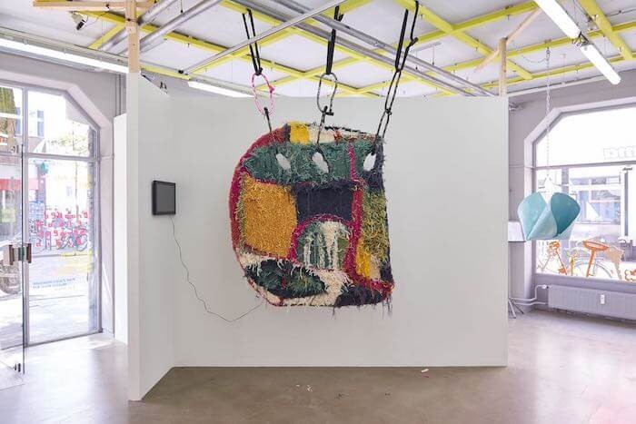 eothen_stearn_neighbourhood_tapis_tufte_chaines_de_velo_ecran_dimensions_variable_showroom_mama_rotterdam_2017