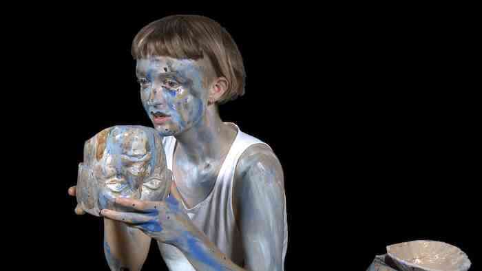 eothen_stearn_janus_head_serie_en_cours_ceramique_performance_filmee_2018_photo_angelica_falkeling