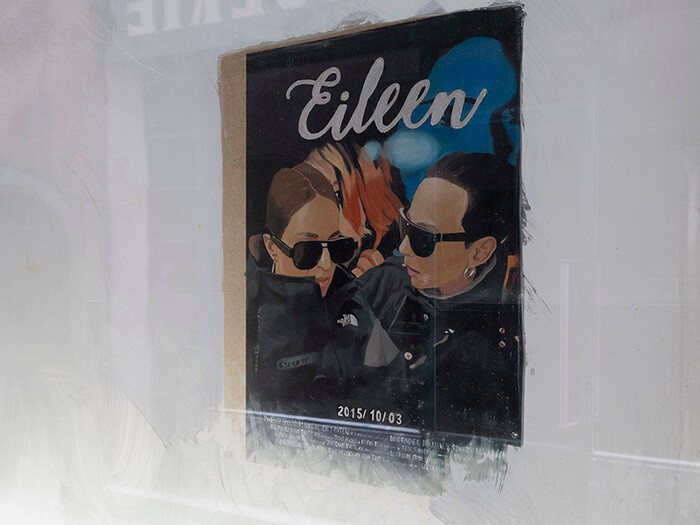 fleur_melbourn_et_kate_mackeson_eileen_2018_affiche_de_film_peinte_installation_dim_variables_in_extenso_clermont_ferrand