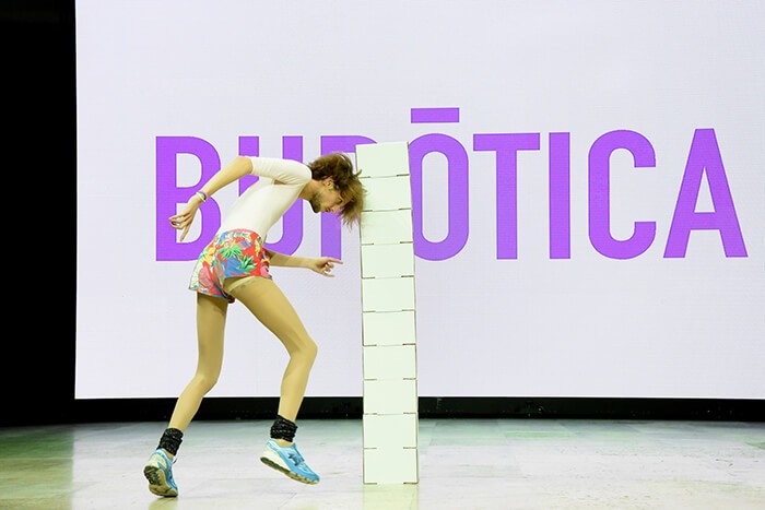 florent_audoye_burotica_ii_action_performative_installation_in_3_acts_during_3_days_festival_do_disturb_4_palais_de_tokyo_paris_