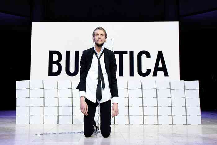 florent_audoye_burotica_i_2018_installation_performative_en_3_actes_sur_3_j_festival_do_disturb_4_palais_de_tokyo_laurent_kapels