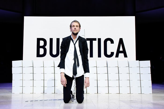 florent_audoye_burotica_i_2018_installation_performative_en_3_actes_sur_3_j_festival_do_disturb_4_palais_de_tokyo_laurent_kapels