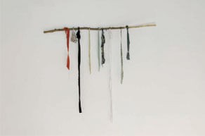 gaelle_choisne_stalkers_sculpture_hommage_a_andrei_tarkovski_2013_dimensions_variables_tissus_boulons_bois