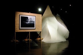 guillaume_constantin_un_voyage_dhiver_2007_bois_photographie_carlene_soude_a_chaud_bois_de_coffrage_marbre_15x4_60x4_m