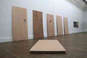 guillaume_linard_osorio_contreplaque_fossile_2008_contreplaque_environ_2_ans_bois_fossilise_environ_70_millions_dannees_250x120x