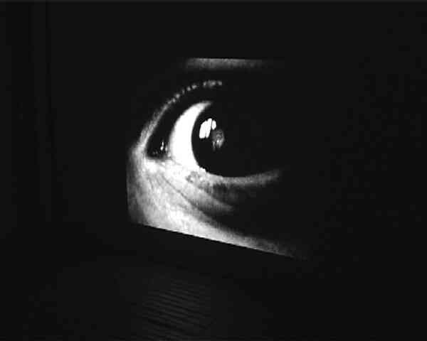 halida_boughriet_autoportrait_2005_projection_video_3_couleur_son