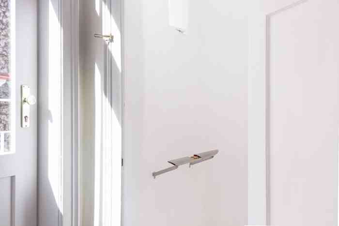 ivan_cheng_parataxis_sidling_under_eaves_spread_the_copycat_not_the_origin_preen_for_chokehold_etc_ooo_vienne_2021_photo_julius_