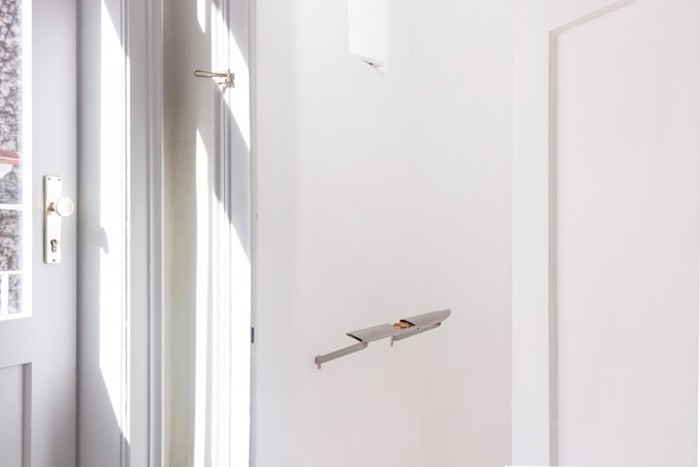 ivan_cheng_parataxis_sidling_under_eaves_spread_the_copycat_not_the_origin_preen_for_chokehold_etc_ooo_vienne_2021_photo_julius_