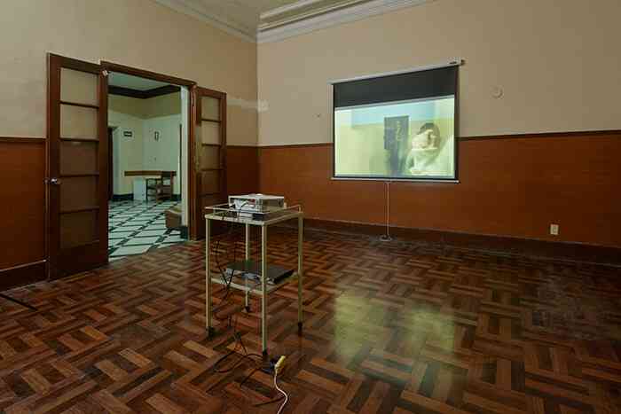 juan_diego_tobalina_vue_d_exposition_puedes_ser_algo_hopital_psychiatrique_desaffecte_lima_2016