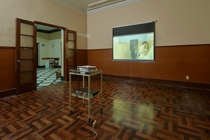 juan_diego_tobalina_vue_d_exposition_puedes_ser_algo_hopital_psychiatrique_desaffecte_lima_2016