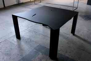 julie_darribere_ce_que_je_dis_nest_pas_ce_que_je_donne_a_voir_2008_bois_peinture_pour_tableau_a_craie_130x132x72_cm