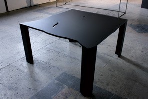 julie_darribere_ce_que_je_dis_nest_pas_ce_que_je_donne_a_voir_2008_bois_peinture_pour_tableau_a_craie_130x132x72_cm