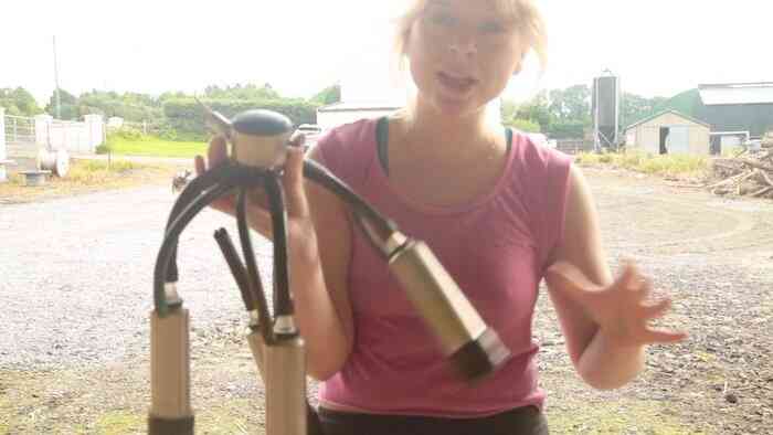 julie_lovett_take_me_to_the_countryside_solve_all_my_problems_and_make_my_life_easier_2019_video_extrait