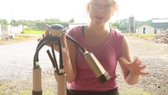 julie_lovett_take_me_to_the_countryside_solve_all_my_problems_and_make_my_life_easier_2019_video_extrait