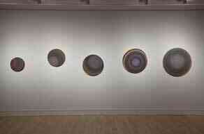 julie_trudel_tondos_cmy_en_deplacement_2011_acrylique_et_encre_de_serigraphie_sur_contreplaque_dimension_variable