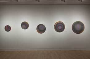 julie_trudel_tondos_cmy_en_deplacement_2011_acrylique_et_encre_de_serigraphie_sur_contreplaque_dimension_variable