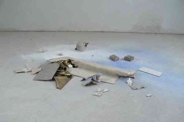 rossi_untitled_argent_tissu_soie_carton_gres_charbon_terre_papier_de_verre_or_cuivre_verre_pigment_dimensions_variables_2010